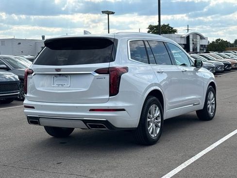 Certified 2025 Cadillac XT6 Luxury image 3