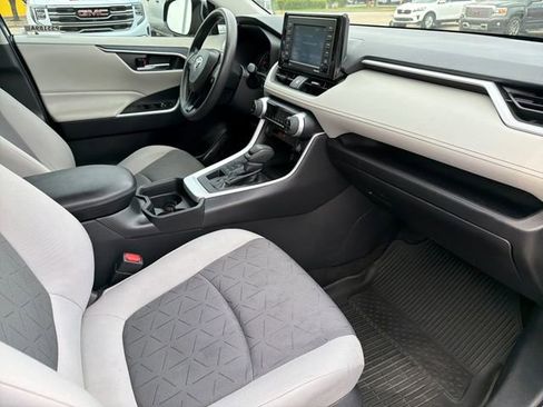 Used 2021 Toyota RAV4 XLE AWD/4WD image 22