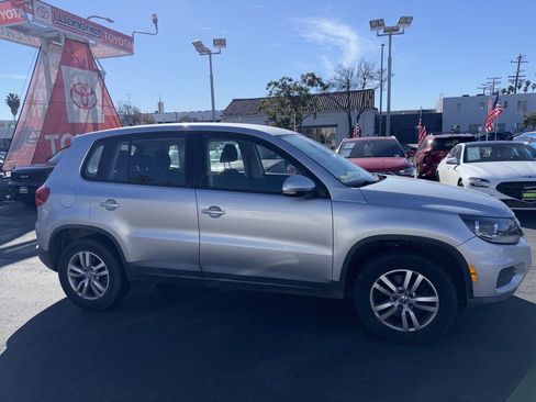 Used 2013 Volkswagen Tiguan S image 3