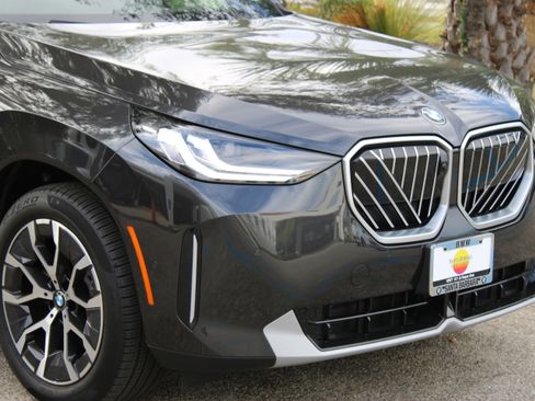 Used 2025 BMW X3 xDrive30i w/ Premium Package image 16