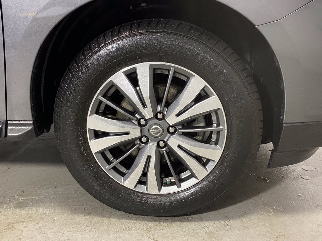 Used 2017 Nissan Pathfinder SV AWD/4WD image 11