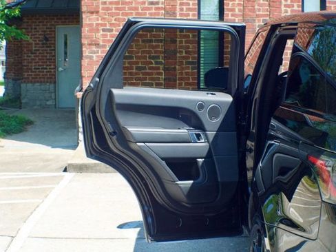 Used 2018 Land Rover Range Rover Sport HSE image 47