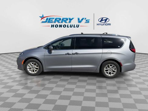 Used 2021 Chrysler Pacifica Touring-L image 5
