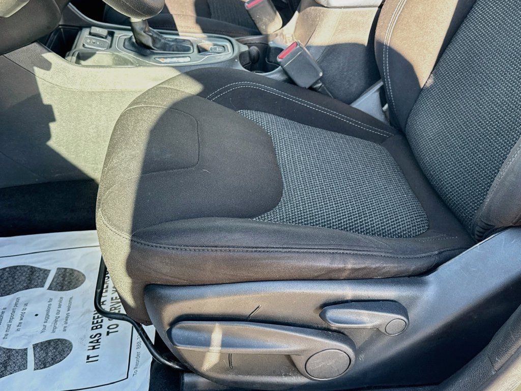 Used 2020 Jeep Cherokee Latitude FWD image 22