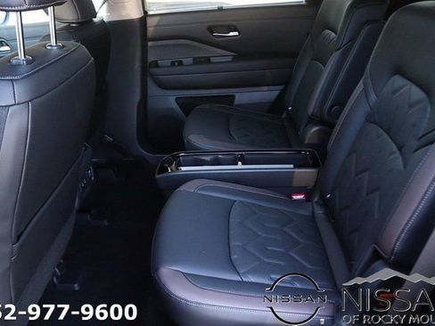 New 2026 Nissan Pathfinder Platinum FWD image 12