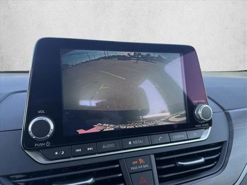 Used 2025 Nissan Altima 2.5 SV image 18