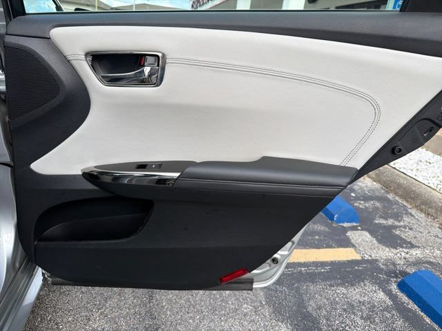 Used 2018 Toyota Avalon Limited FWD image 48