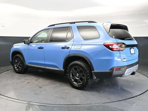 Used 2025 Honda Pilot TrailSport image 7