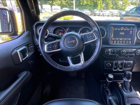 Used 2023 Jeep Wrangler Unlimited Sahara w/ Cold Weather Group AWD/4WD image 17