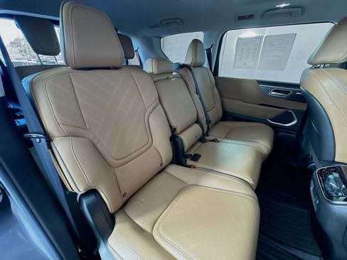 Certified 2025 INFINITI QX80 Luxe image 30