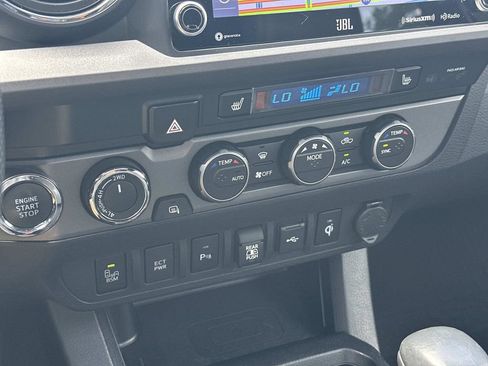 Used 2022 Toyota Tacoma TRD Sport w/ TRD Premium Sport Package AWD/4WD image 32