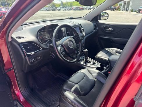 Used 2021 Jeep Cherokee Latitude Plus AWD/4WD image 2