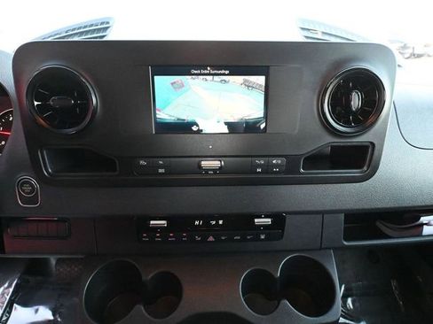 Used 2024 Mercedes-Benz Sprinter 2500 image 44