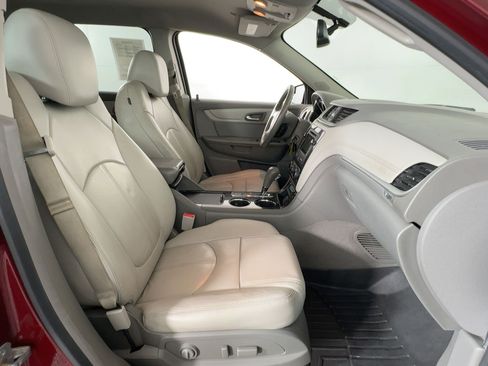 Used 2015 Chevrolet Traverse LT image 29