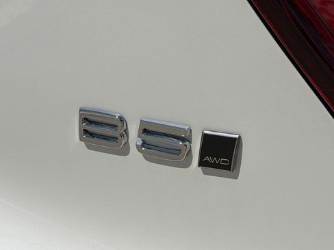 New 2026 Volvo XC40 B5 Core w/ Protection Package Premier AWD/4WD image 8