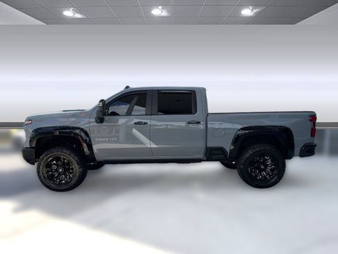 Used 2024 Chevrolet Silverado 2500 ZR2 w/ Technology Package AWD/4WD image 2
