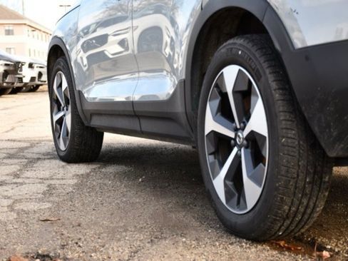 Certified 2025 Volvo XC40 B5 Plus image 9