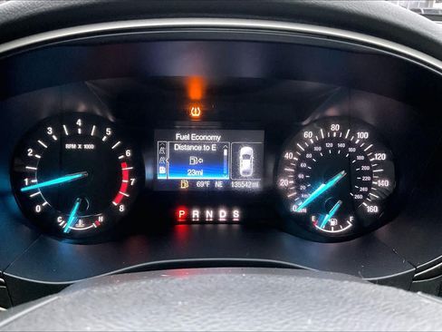 Used 2014 Ford Fusion SE FWD image 25