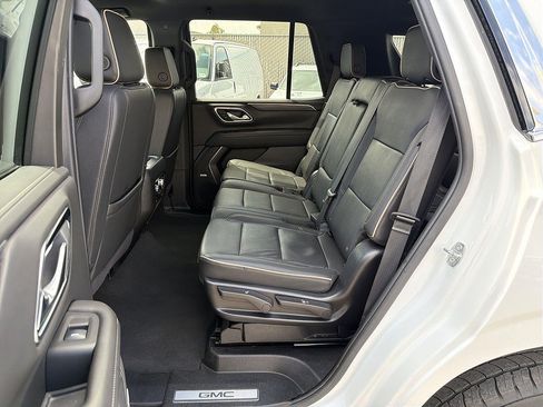 Used 2024 GMC Yukon SLT RWD image 24