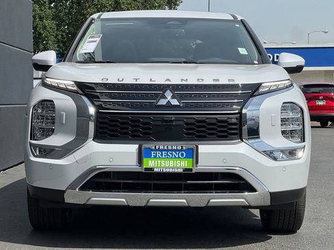 New 2025 Mitsubishi Outlander SE image 10