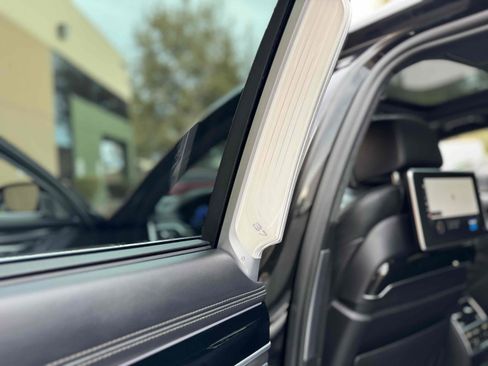 Used 2018 BMW ALPINA B7 xDrive image 36