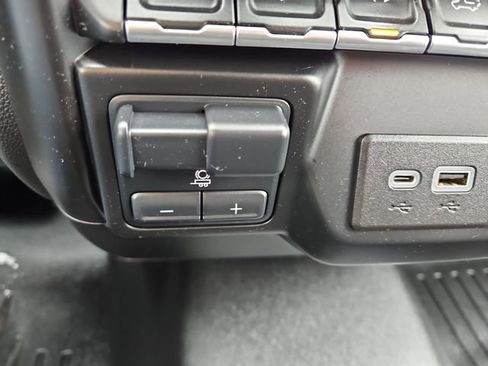 Used 2021 Chevrolet Silverado 1500 LT Trail Boss image 36