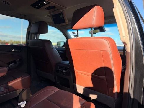 Used 2019 Chevrolet Suburban Premier AWD/4WD image 18