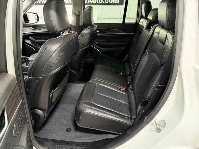 Used 2023 Jeep Grand Cherokee Limited w/ Luxury Tech Group II AWD/4WD image 8
