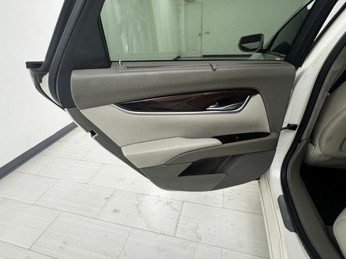 Used 2014 Cadillac XTS Platinum image 10