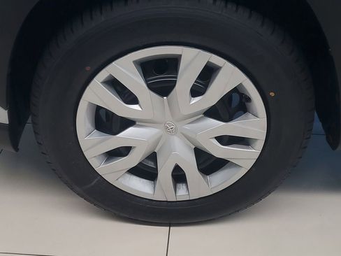 Certified 2022 Toyota Corolla Cross L AWD/4WD image 4