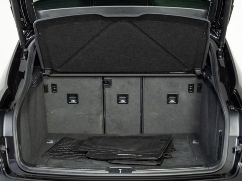 Certified 2025 Porsche Macan image 31