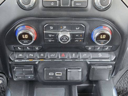 Used 2021 GMC Sierra 1500 AT4 w/ AT4 Premium Package AWD/4WD image 17