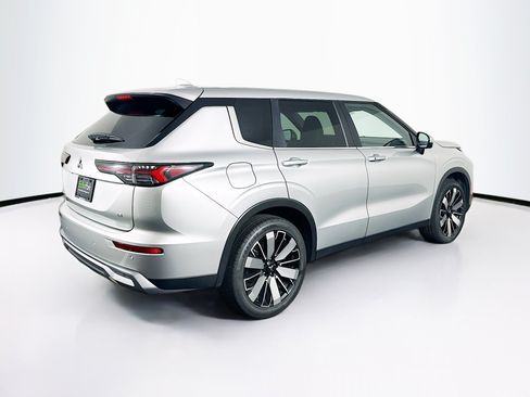 Used 2025 Mitsubishi Outlander SE FWD image 9