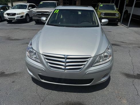 Used 2011 Hyundai Genesis 4.6 RWD image 9