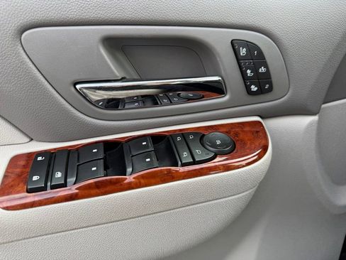 Used 2011 Chevrolet Suburban LTZ AWD/4WD image 36
