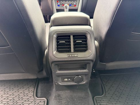 Used 2022 Volkswagen Tiguan SE AWD/4WD image 27