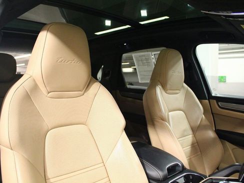 Used 2022 Porsche Cayenne Turbo image 22