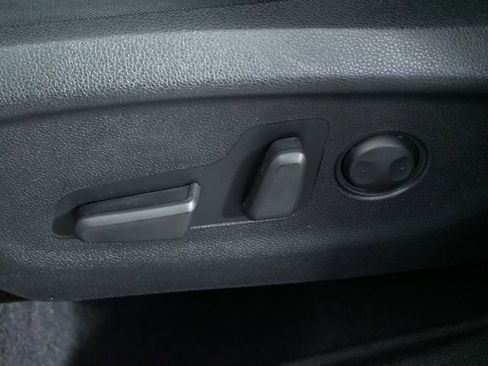 Used 2017 Kia Sorento LX w/ LX Convenience Package image 18