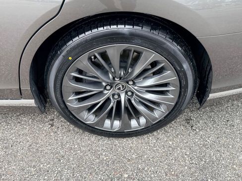 Used 2021 Lexus LS 500 w/ Accessory Package (Z2) image 9