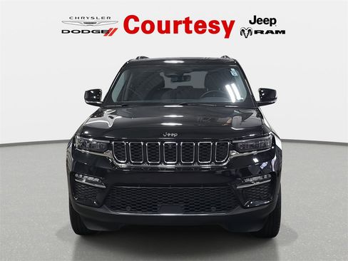 Certified 2022 Jeep Grand Cherokee Limited w/ Luxury Tech Group II image 8