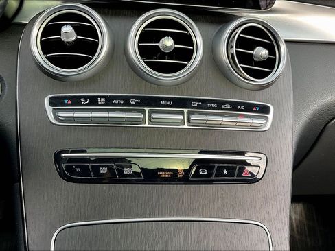 Used 2021 Mercedes-Benz GLC 300 4MATIC image 15