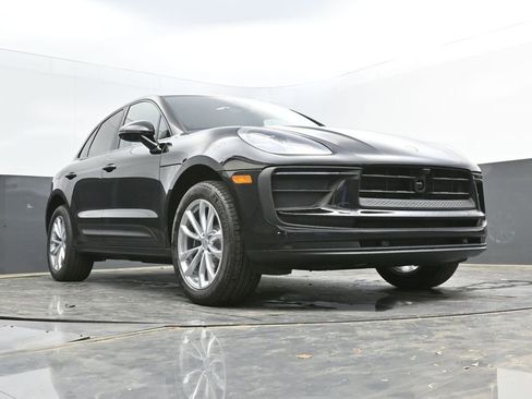 New 2025 Porsche Macan AWD/4WD image 43
