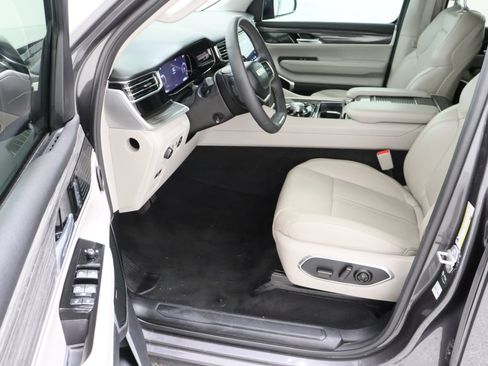 Used 2022 Jeep Wagoneer Series III w/ Premium Group I RWD image 14