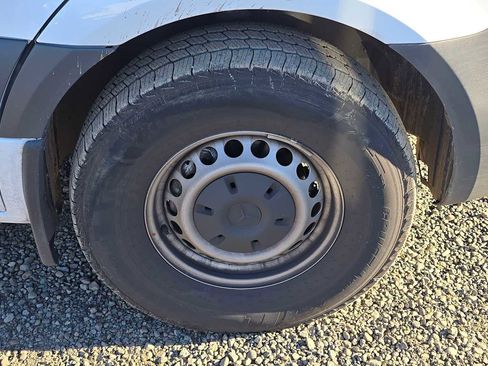 Used 2025 Mercedes-Benz Sprinter 2500 image 9