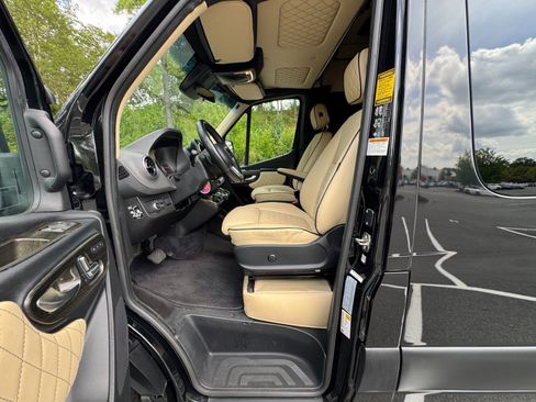 Used 2022 Mercedes-Benz Sprinter 3500 image 32