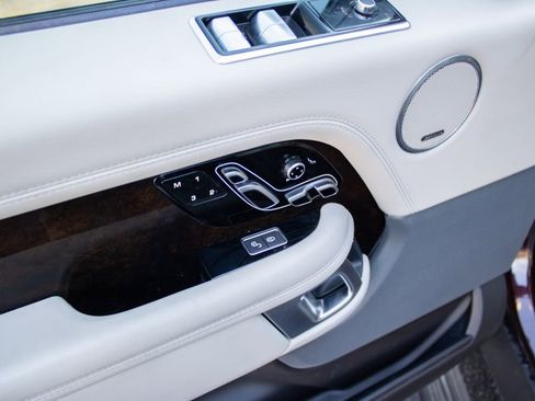 Used 2019 Land Rover Range Rover Supercharged image 9