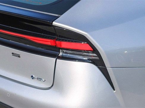 Certified 2024 Toyota Prius LE image 10