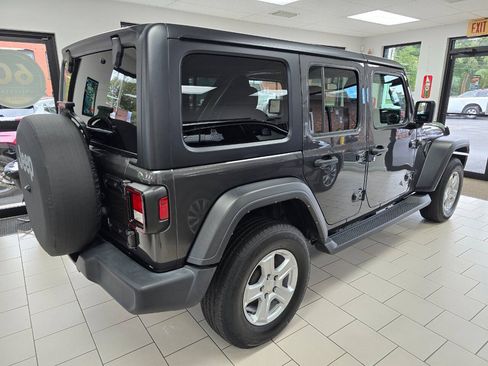 Used 2022 Jeep Wrangler Unlimited Sport AWD/4WD image 10