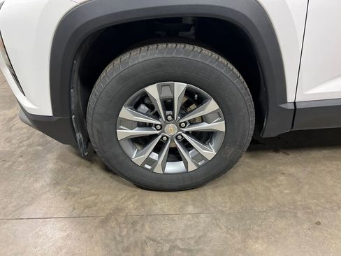 Certified 2025 Chevrolet Equinox LT w/ Safety and Technology Package AWD/4WD image 10