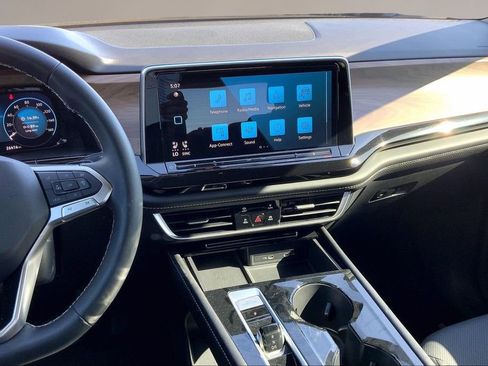 Certified 2024 Volkswagen Atlas SE image 6